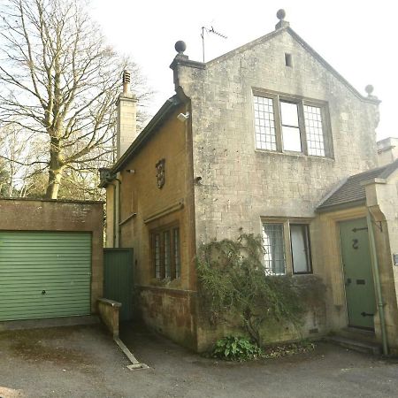 Entire Victorian Lodge In A Privately Gated Estate With Secure Parking For Two Cars And A Newly Refurbished Bathroom 外观 照片