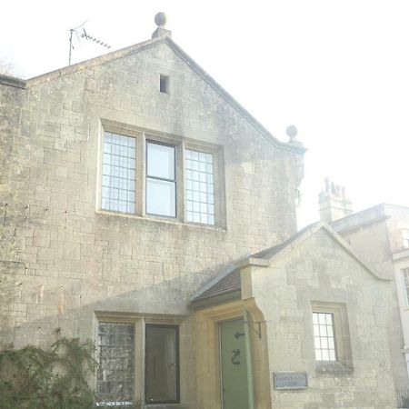 Entire Victorian Lodge In A Privately Gated Estate With Secure Parking For Two Cars And A Newly Refurbished Bathroom 外观 照片