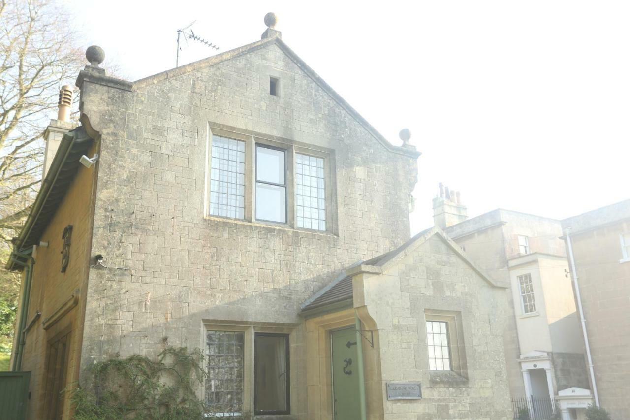 Entire Victorian Lodge In A Privately Gated Estate With Secure Parking For Two Cars And A Newly Refurbished Bathroom 外观 照片